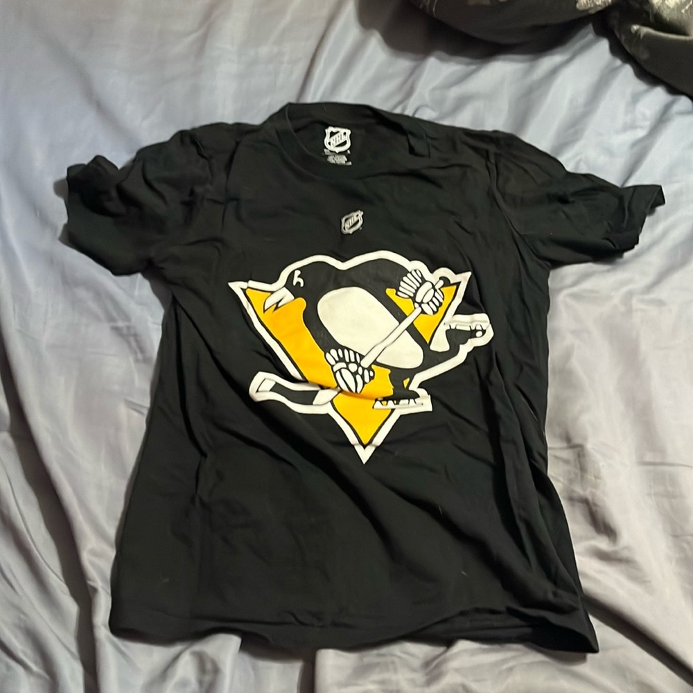 Pittsburgh Penguins Jake Guentzel t shirt- kids medium